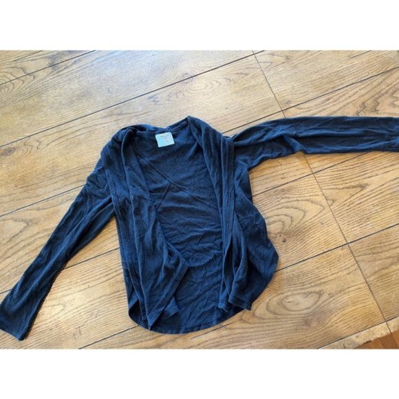 Short black cardigan - Picture 1 of 7